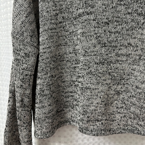 H&M DIVIDED semi sheer, cropped long sleeve - Picture 2 of 3